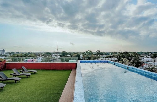 Centro House | Immerse in Mérida's Charm: Cozy Hotel Room w/Breathtaking Rooftop Pool