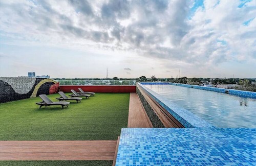 Centro House | Discover a Haven in Mérida: Modern Rooms, Rooftop Pool & American Breakfast