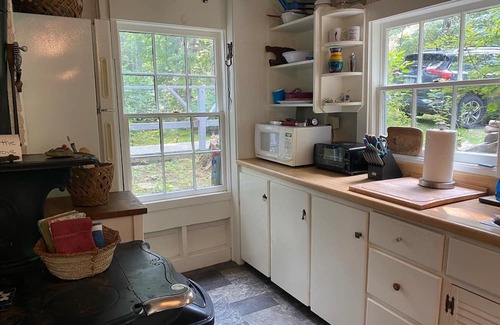 Northport Cottage | Artist Country Cottage on the Ocean