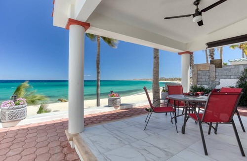 Buenavista House | Beachfront 2 BR Home