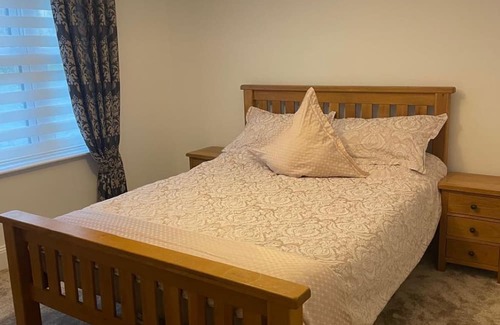Castel Cottage | Beautiful Guernsey Cottage Live the best beach life then relax in rural serenity