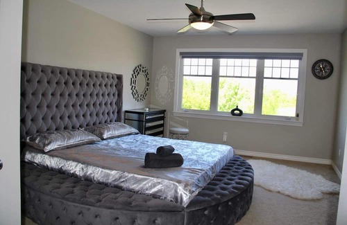 Ottawa Division House | Welcome to our SweetHome1 the cozy comfort.