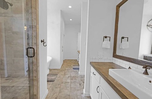 Waxahachie House | 120-Acre Estate:WaterTubing, Livestock,Event Space