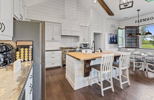 Waxahachie House | 120-Acre Estate:WaterTubing, Livestock,Event Space