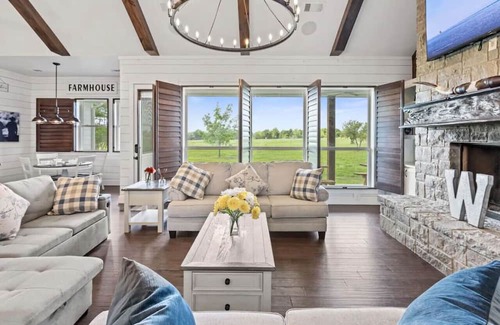 Waxahachie House | 120-Acre Estate:WaterTubing, Livestock,Event Space