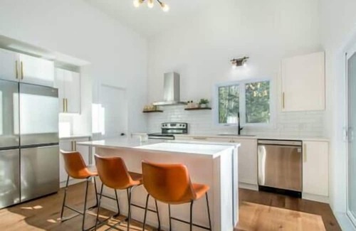 Beaulac-Garthby House | Au Bord du Lac Aylmer- Spa- 10 personnes