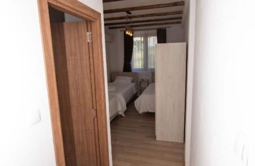 Vardar Region Apartment | Triple Room with Bathroom - Arаbeska Family Winery & Apartments
