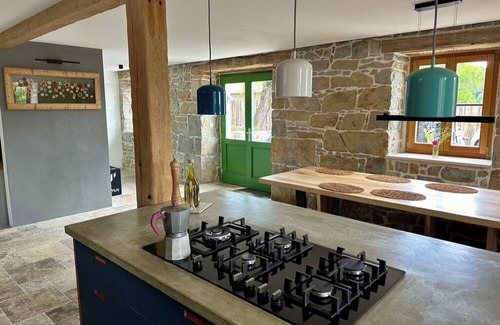 Grabri House | Mountain Lodge Istria, Stilvoll Renoviertes Steinhaus in den Bergen von Istrien