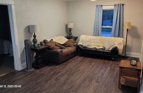 Redfield Apartment | Cozy 2-bedroom apartment in marvelous with WiFi, AC