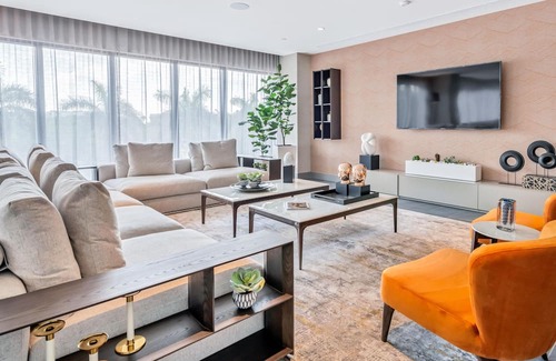 Doral Condo | Sleek Doral Gem: Spacious Retreat