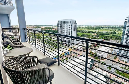 Doral Condo | Elegant Doral Getaway: 2BR Luxury