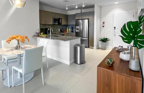 Doral Condo | Elegant Doral Getaway: 2BR Luxury