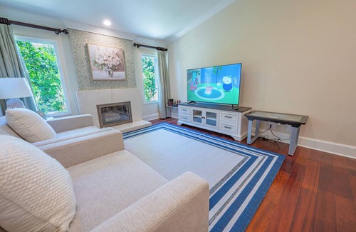 Placentia Villa | Luxury living with Spa & Pool near Disney & Beach