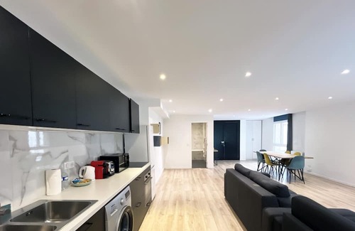 Amerique Apartment | Urban Flat 182 - Spacious 4 Bedroom Flat in Paris