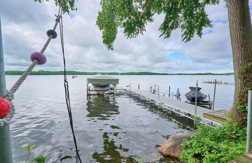 Maple Plain House | Serenity Shore: Modern Getaway