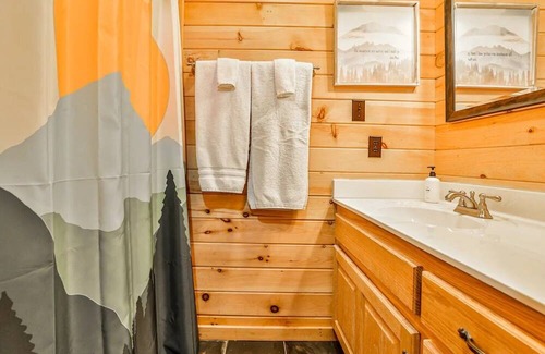 Clayton Cabin | Secluded Cabin-3br-hot Tub-mountain View Retreat 3 Bedroom Cabin by RedAwning