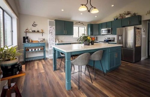 Michigan Hill House | Modern Mountain Retreat
