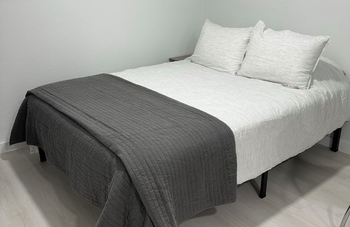 Pinecrest West Park Apartment | Cozy Studio Pet Friendly