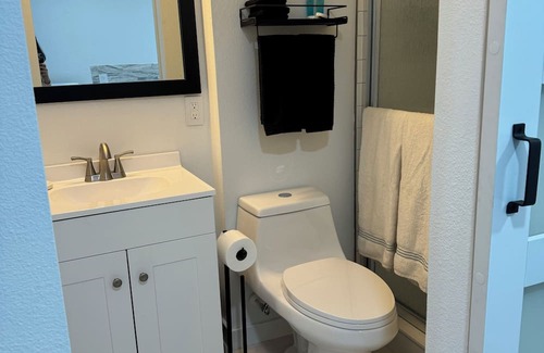 Pinecrest West Park Apartment | Cozy Studio Pet Friendly