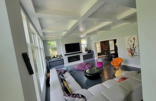 Bergenfield House | Huge Modern open layout 7 Br 4.5 bath entertaining home