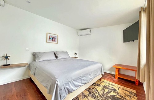 Tiahura House | Free Kayaks - A/C - King Bed - Fare Tiare
