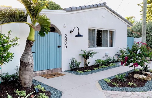 Lauderdale Beach House | Walk to Beach two Cottages Swimming Pool hot tub Surf and Sand Resldences