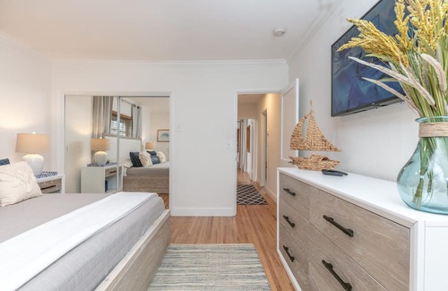 Lauderdale Beach House | Walk to Beach two Cottages Swimming Pool hot tub Surf and Sand Resldences