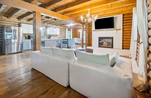 Fleming Cabin | Charming dog-friendly cabin w/ amazing lake views near Savannah