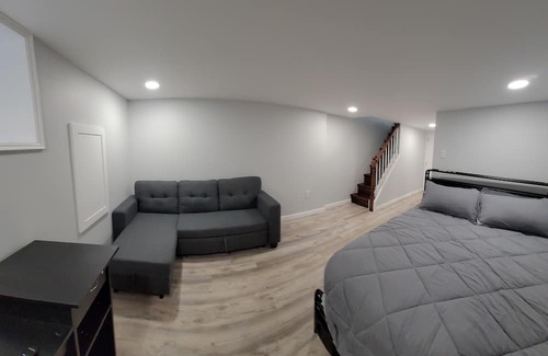 South Philadelphia House | Cozy Modern Sleep11 Guest House just minutes from historic Philadelphia downtown