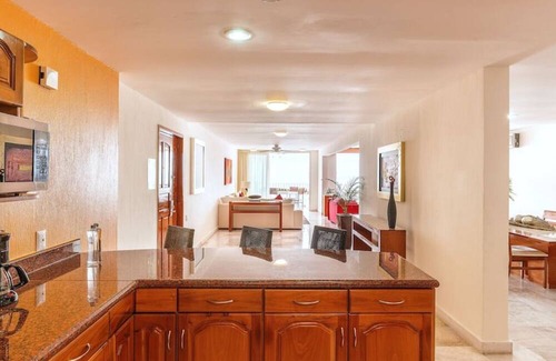 Conchas Chinas Apartment | 🌊 Experience Beachfront Bliss 2-Bedroom Suite Ocean View! 🌴