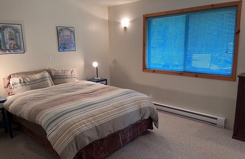Eagle Creek House | Eagle Point Cabin at Ruth Lake Pet Friendly
