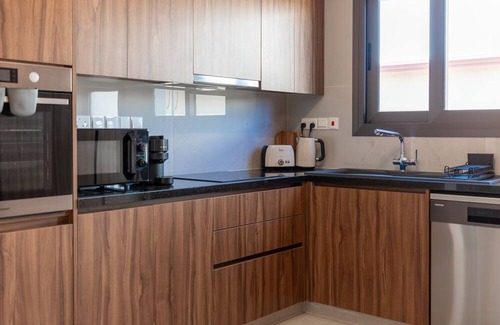 Kato Polemidia Apartment | Kyvelis I - Three Bedroom Apartment, Sleeps 4