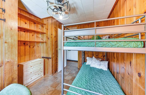 Fox Lake House | Charming Lake Pistakee Home w/ Kayaks & Patio!