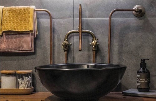 St Leonards Cabin | A quirky yet functional 40ft shipping container.