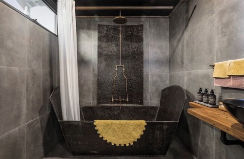 St Leonards Cabin | A quirky yet functional 40ft shipping container.