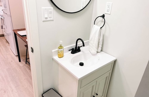 Ferndale Cabin | Modern tiny home in Ferndale. Pet-friendly!