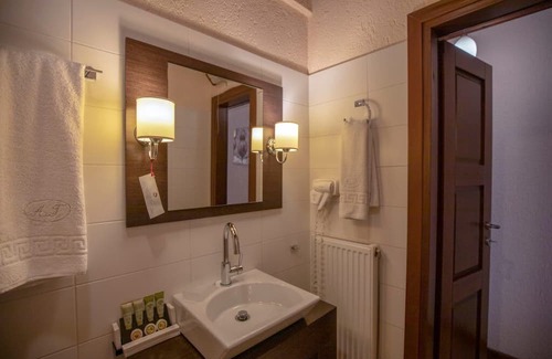 Eptalofos Condo | Eptalofos Guesthouse - Cozy Double Suite with Balcony