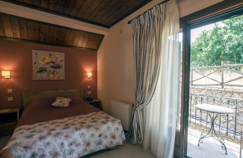 Eptalofos Condo | Eptalofos Guesthouse - Cozy Double Nest with Balcony