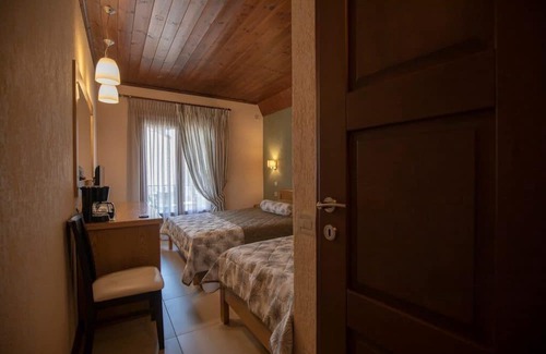 Eptalofos Condo | Eptalofos Guesthouse - Triple Nest with Balcony