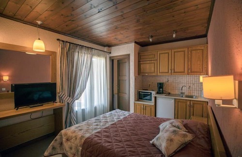 Eptalofos Condo | Agoriani Guesthouse Mount Charm, Family Suite