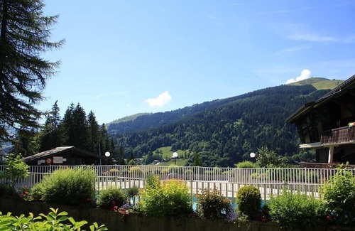 Les Gets Apartment | Ski-in/ski-out & foot of the slopes, balcony, parking, ski locker, 22m², Les Gets