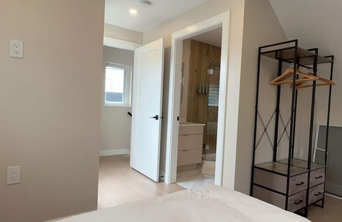 Sunset House | *NEW BUILT* Private Modern 2bd 2ba. Easy Parking