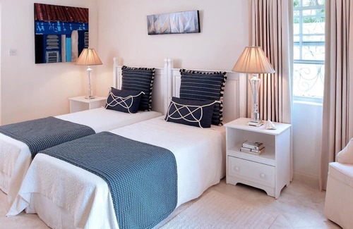 Paynes Bay Villa | 6 Br Vacation Home with Private Pool