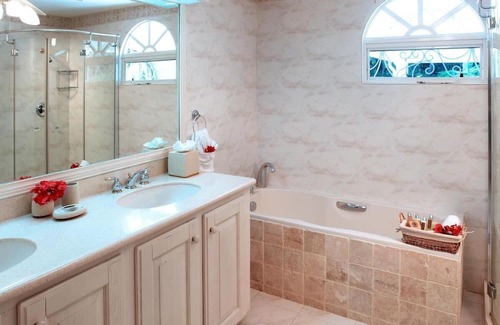 Paynes Bay Villa | 6 Br Vacation Home with Private Pool