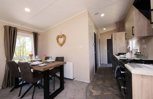 Malton Cabin | New - Water Lily Lodge Luxury Lakeside Lodge