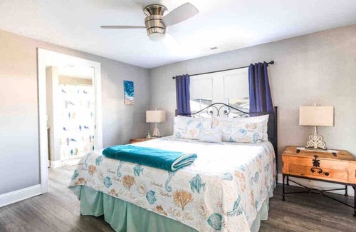 Carteret County House | Water View w/ 2 Bedrooms and Large Porch