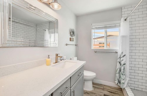 Coronado House | Urban Phoenix Gem, Discounted Summer Rates