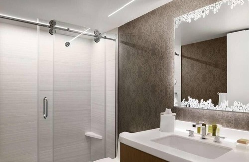 Southwest Federal Center Apartment | Deluxe King Room Near International Spy Museum WDC