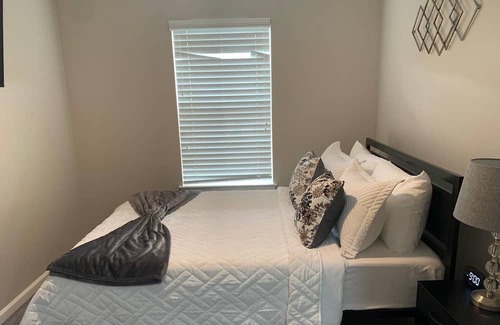 Southwestern House | Inviting home in Atlanta, GA where we guarantee you will have a Stellar Stay!