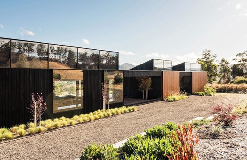 Cygnet House | The Long House, Cygnet Tasmania Stunning views over Port Cygnet.